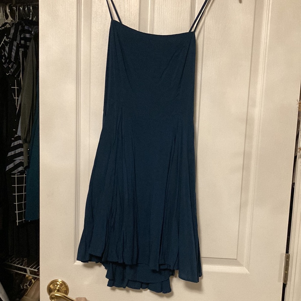 ✨Open Back Flowy Dress✨ - Picture 4 of 5